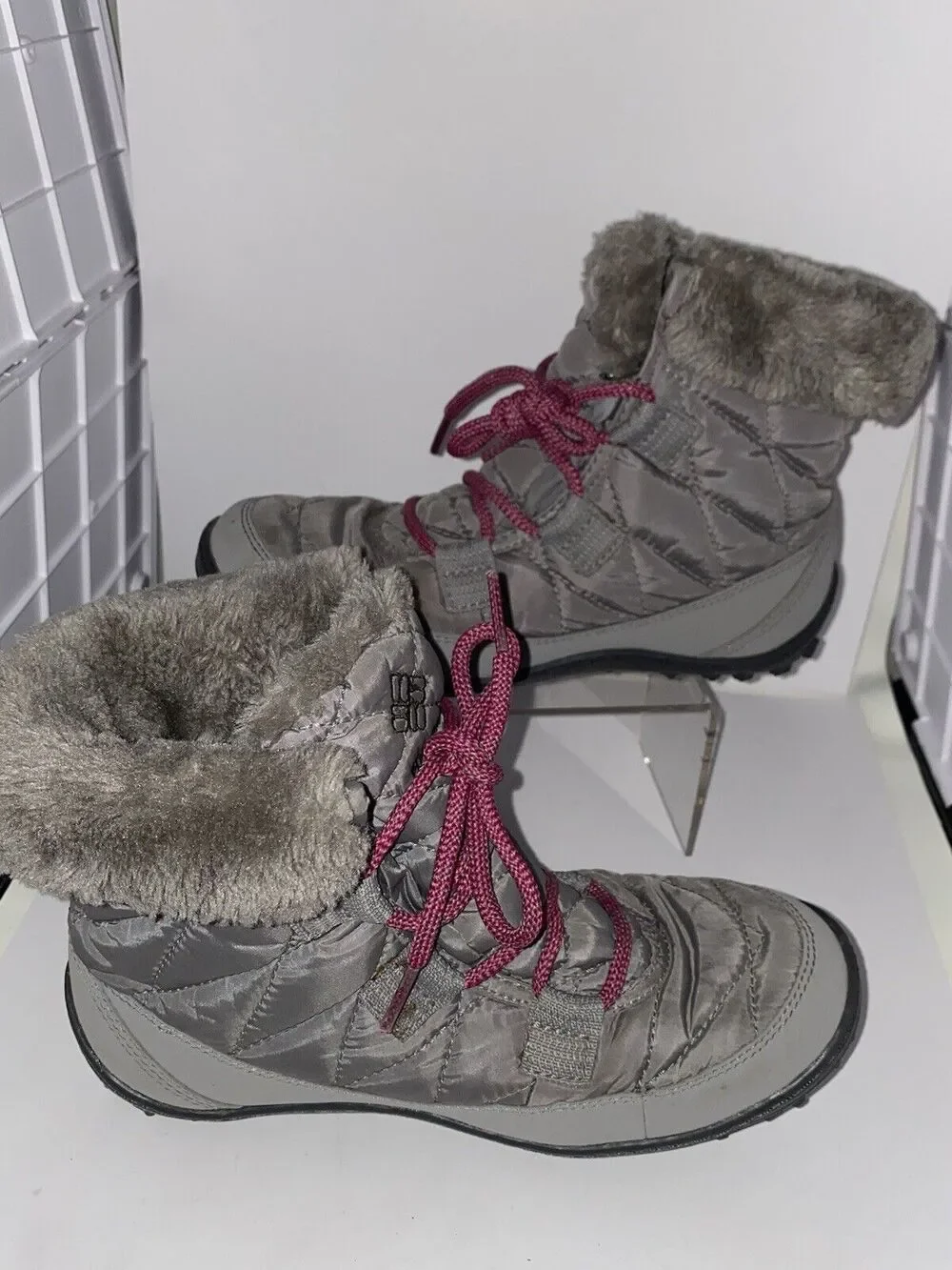 Columbia Waterproof Women's Snow Boots Size 4 Color Gray Condition Used